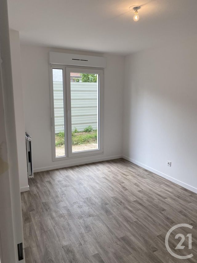 Appartement F2   louer 2 pi ces 45 55  m2  VITRY SUR 